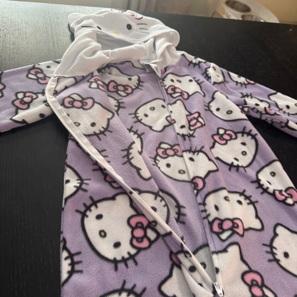 Hello Kitty Onesie Zipper Footie Pajamas - Picture 4 of 10